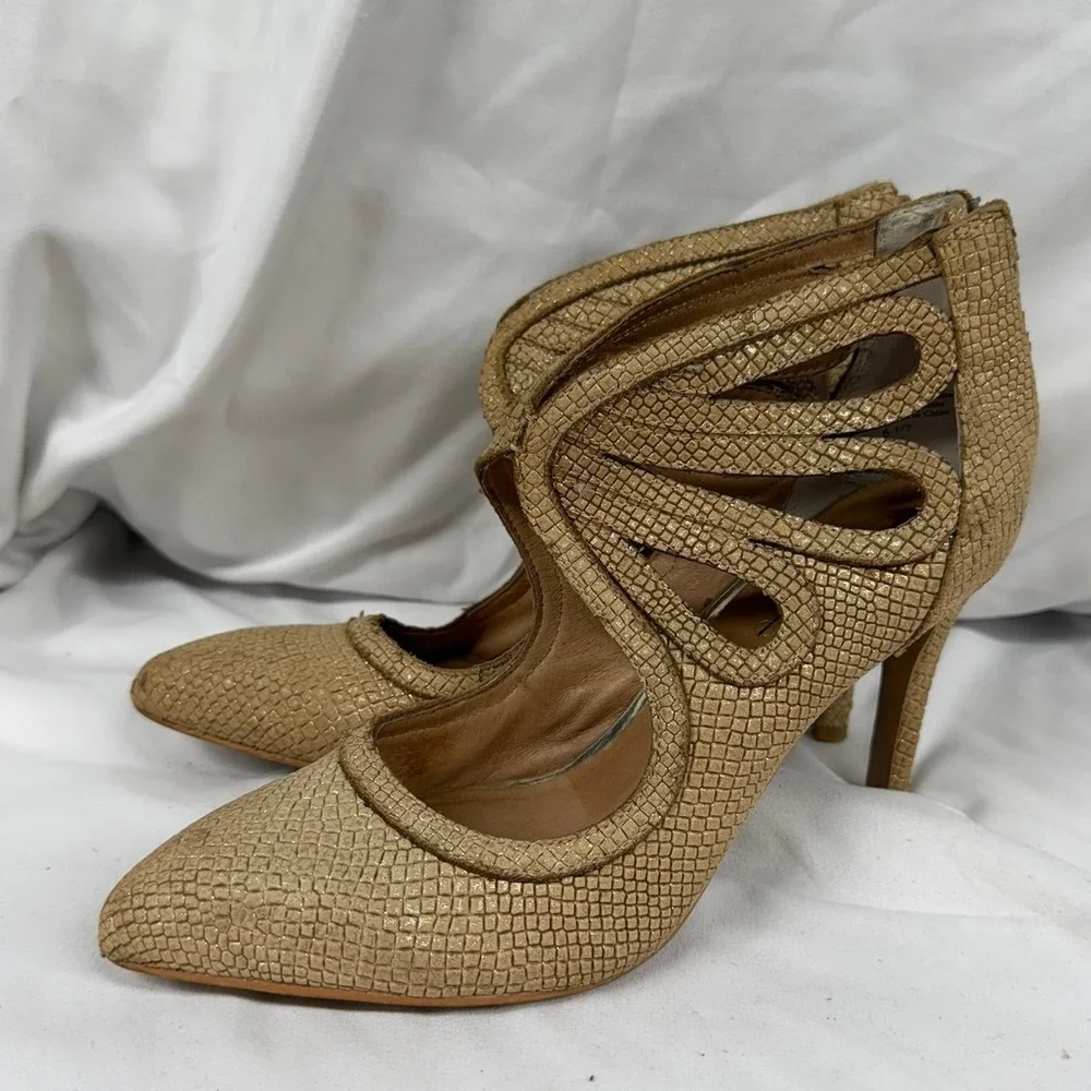 Anthropologie Lien. Do Women's 6.5 Lindeza Embossed Leather Heels in Gold